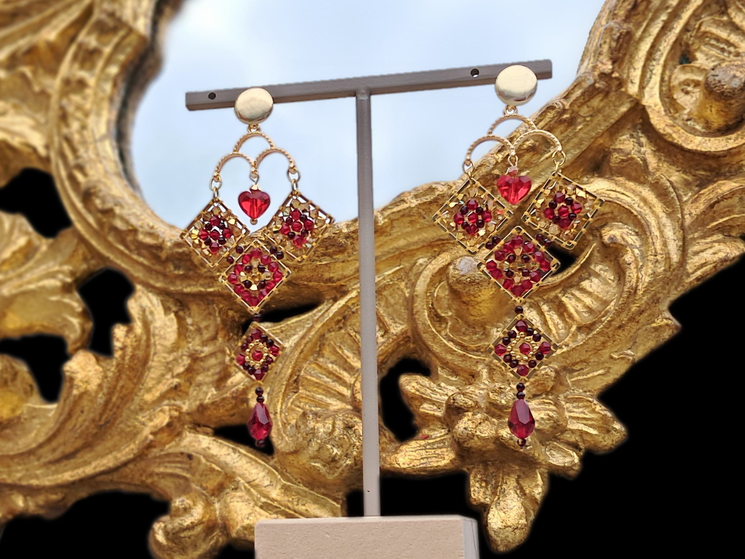 Ohrringe mit roten Siam Perlen