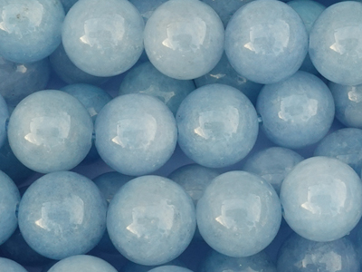 runde 10mm Steinperlen aquamarinblau eingefärbt - Nahaufnahm