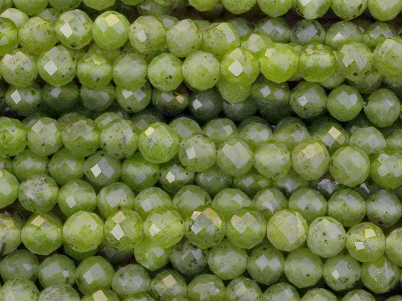 Kanadische grüne Jade 4mm facetiert - Nahaufnahme