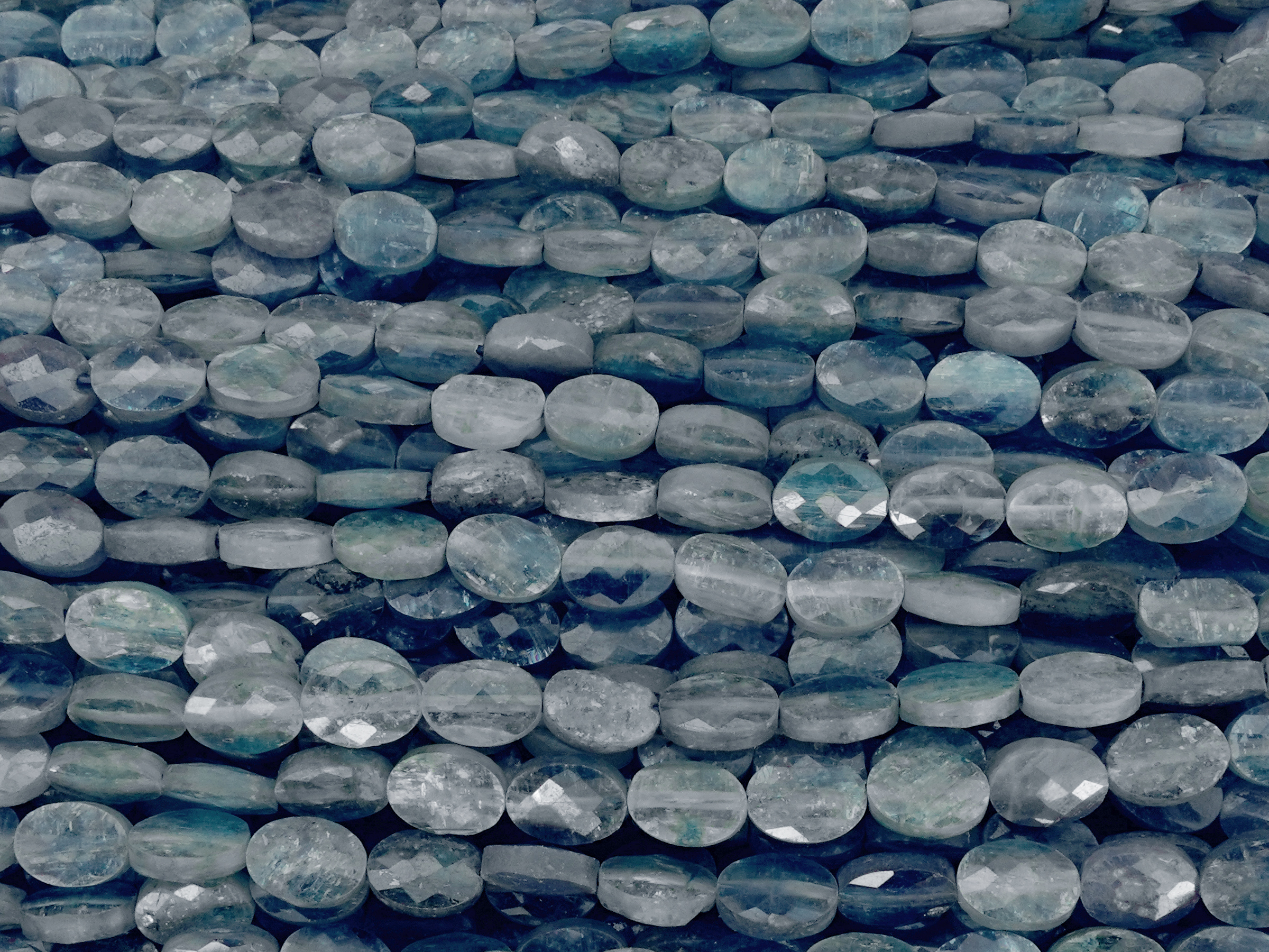 facettierte, flache Oliven Perlen aus Kyanit Stein zum Schmu