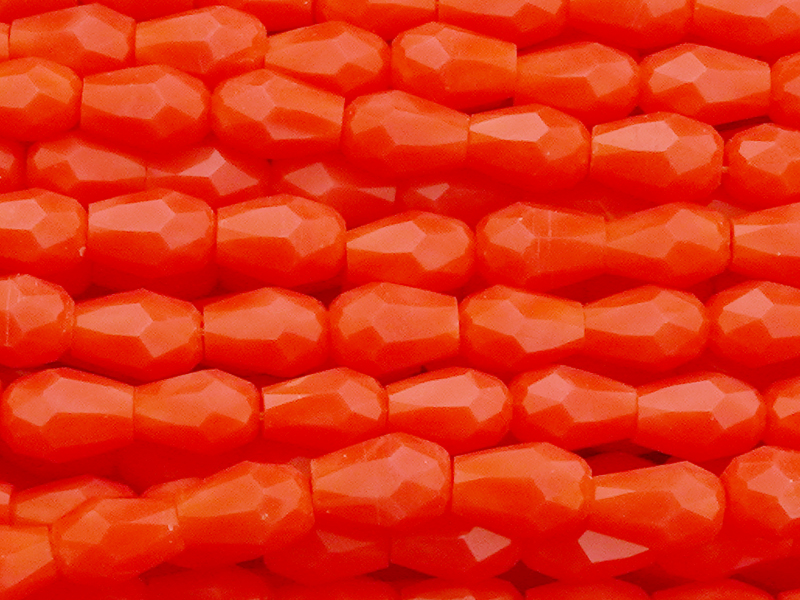 kleine, facettierte Glasperlentropfen 3x4mm - Nahaufnahme