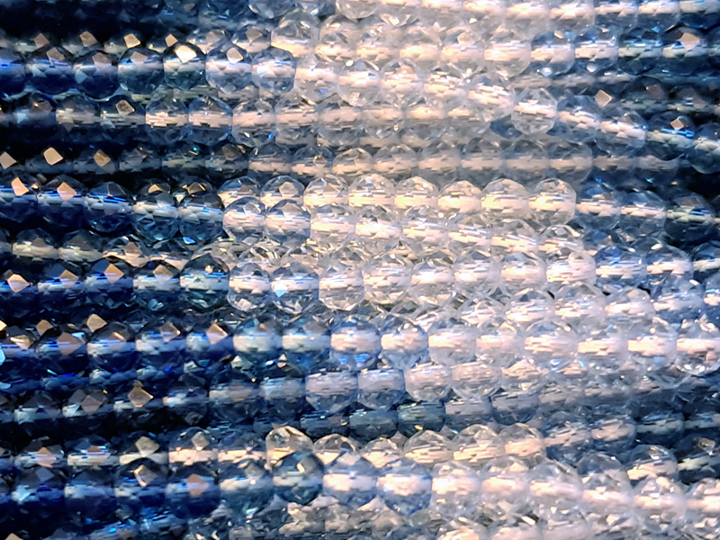 facettierte Glasperlen 2mm, farblich verlaufend angeordnet -