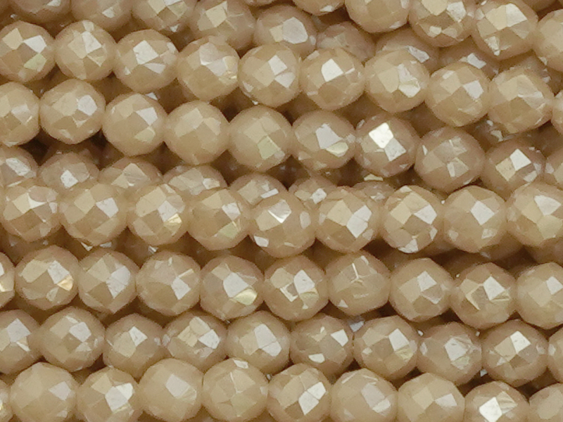 facettierte Glasperlen rund 3mm, Farbe: beige - Nahaufnahme