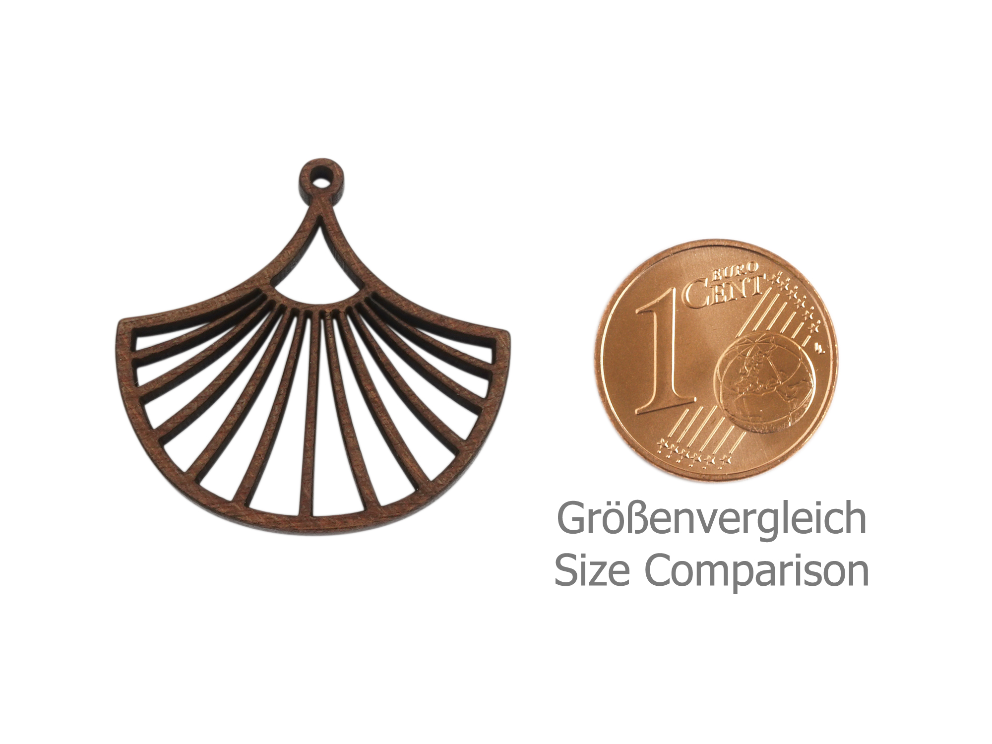fächerförmiger Holzanhängeraus Nussholz - Größenvergleich