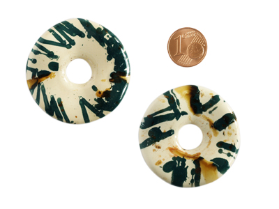 Keramikdonuts mit Größenvergleich