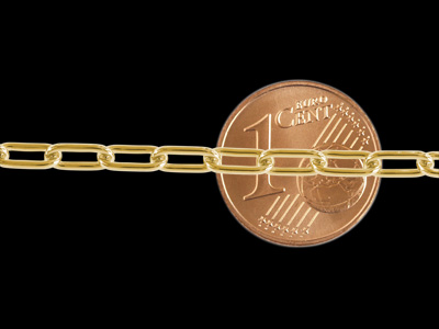 goldenes Kettchen mit Größenvergleich