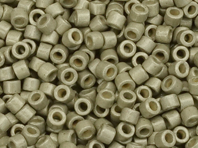 matte MIYUKI Delica Perlen Farbe DB1851F - Nahaufnahme