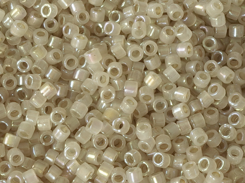 MIYUKI Delica Perlen 11/0 Farbe: DB1731 beige