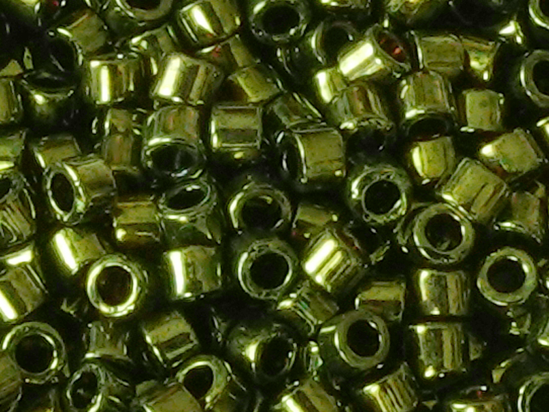 MIYUKI Delica Perlen 11/0 Farbe: DB11 metallic grün - Nahauf