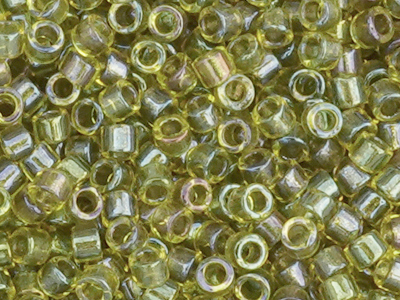 grüne Miyuki Delica Perlen Größe 11/0 Farbe DB2377 - Nahaufn