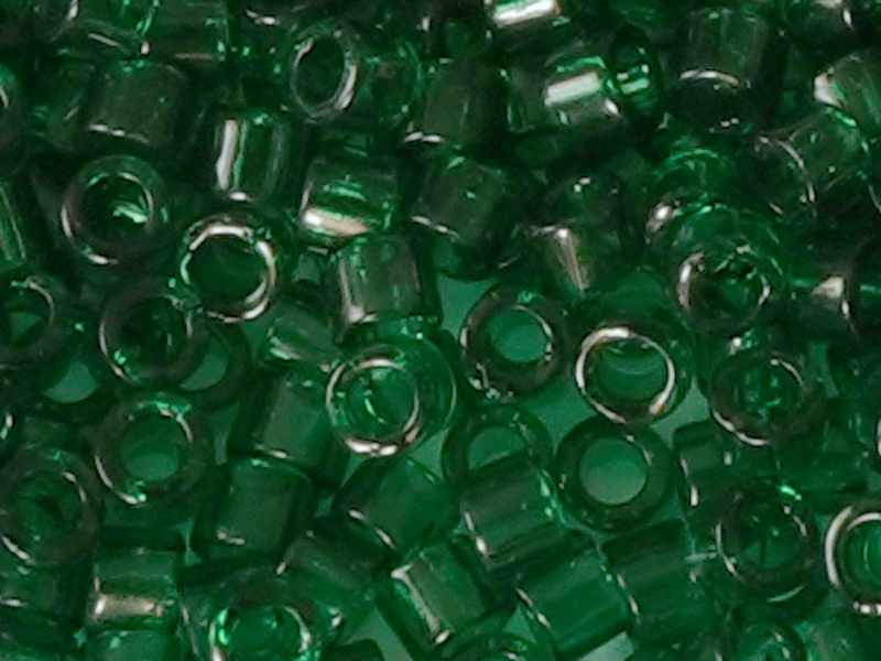 MIYUKI Delica Perlen 11/0 Farbe: DB713 grün - Nahaufnahme