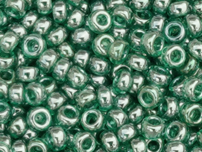 grüne Miyuki Rocailles Saatperlen 15/0 Farbe 322 Nahaufnahme