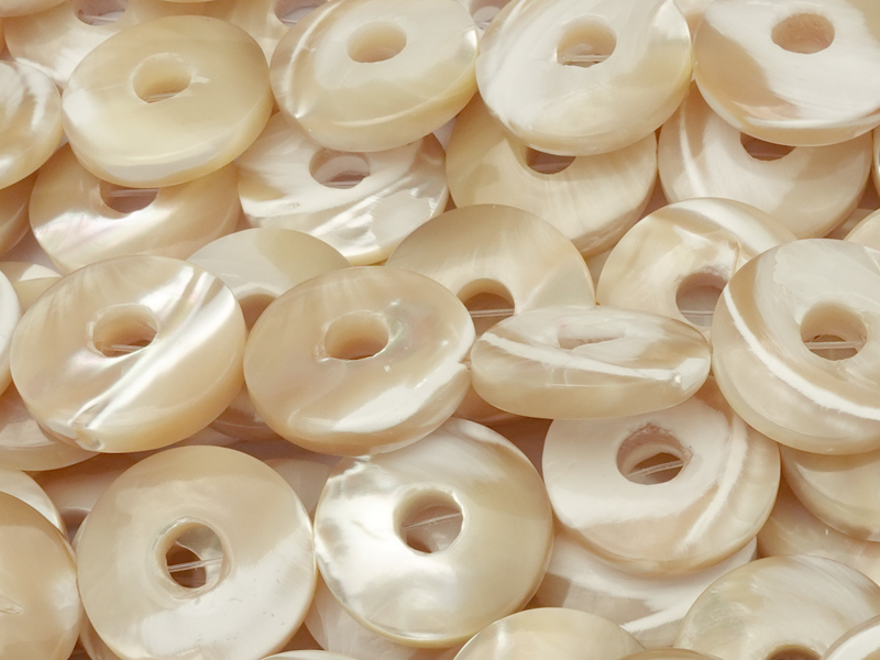 gewölbte, beige Perlmutter Scheiben 15mm zum Schmuckmachen -