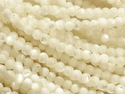 echte winzige runde Muschelperlen 2mm - Nahaufnahme
