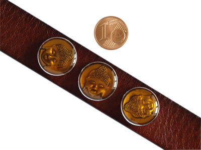 Knopf für Lederarmband mit Größenvergleich