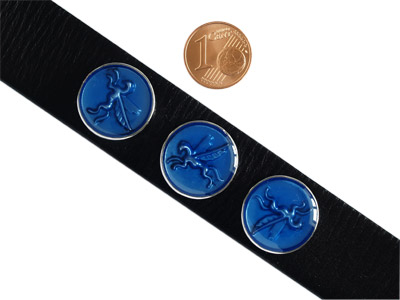 Knopf für Lederarmband mit Größenvergleich