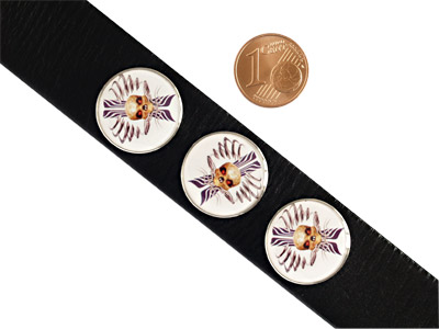 Knopf für Lederarmband mit Größenvergleich