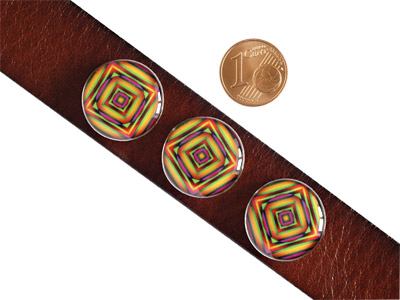 Knopf für Lederarmband mit Größenvergleich