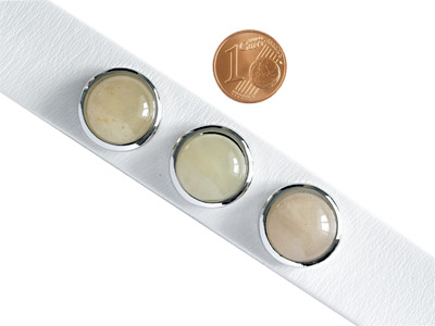 Knopf für Lederarmband mit Größenvergleich