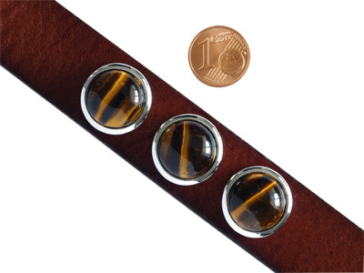 Knopf für Lederarmband mit Größenvergleich