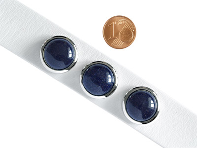Knopf für Lederarmband mit Größenvergleich