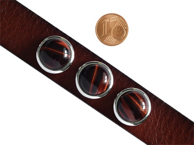Knopf für Lederarmband mit Größenvergleich