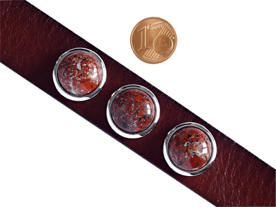 Knopf für Lederarmband mit Größenvergleich