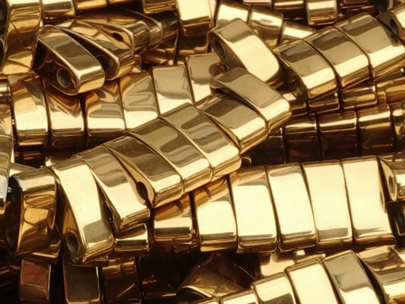 goldene Half Tila Zweilochperlen aus Hämatitstein - Nahaufna