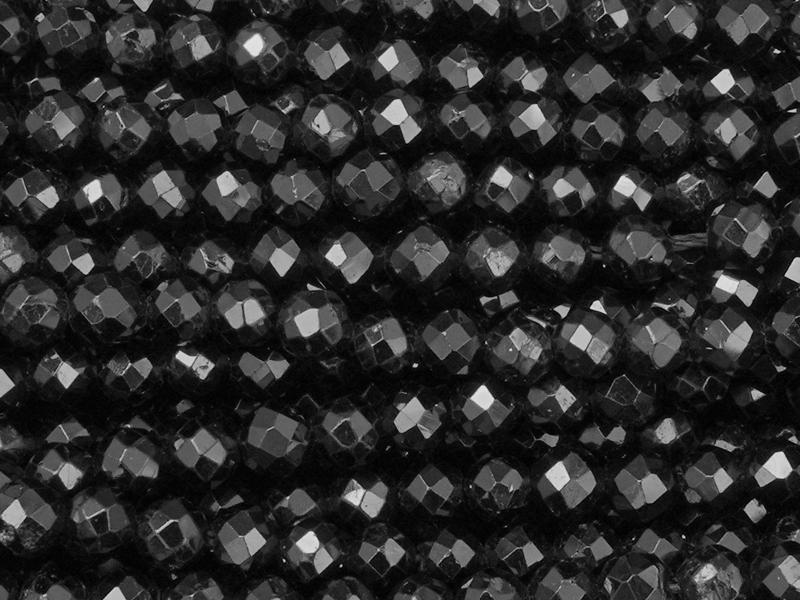 facettierte schwarze Turmalin Steinperlen 4mm - Nahaufnahme