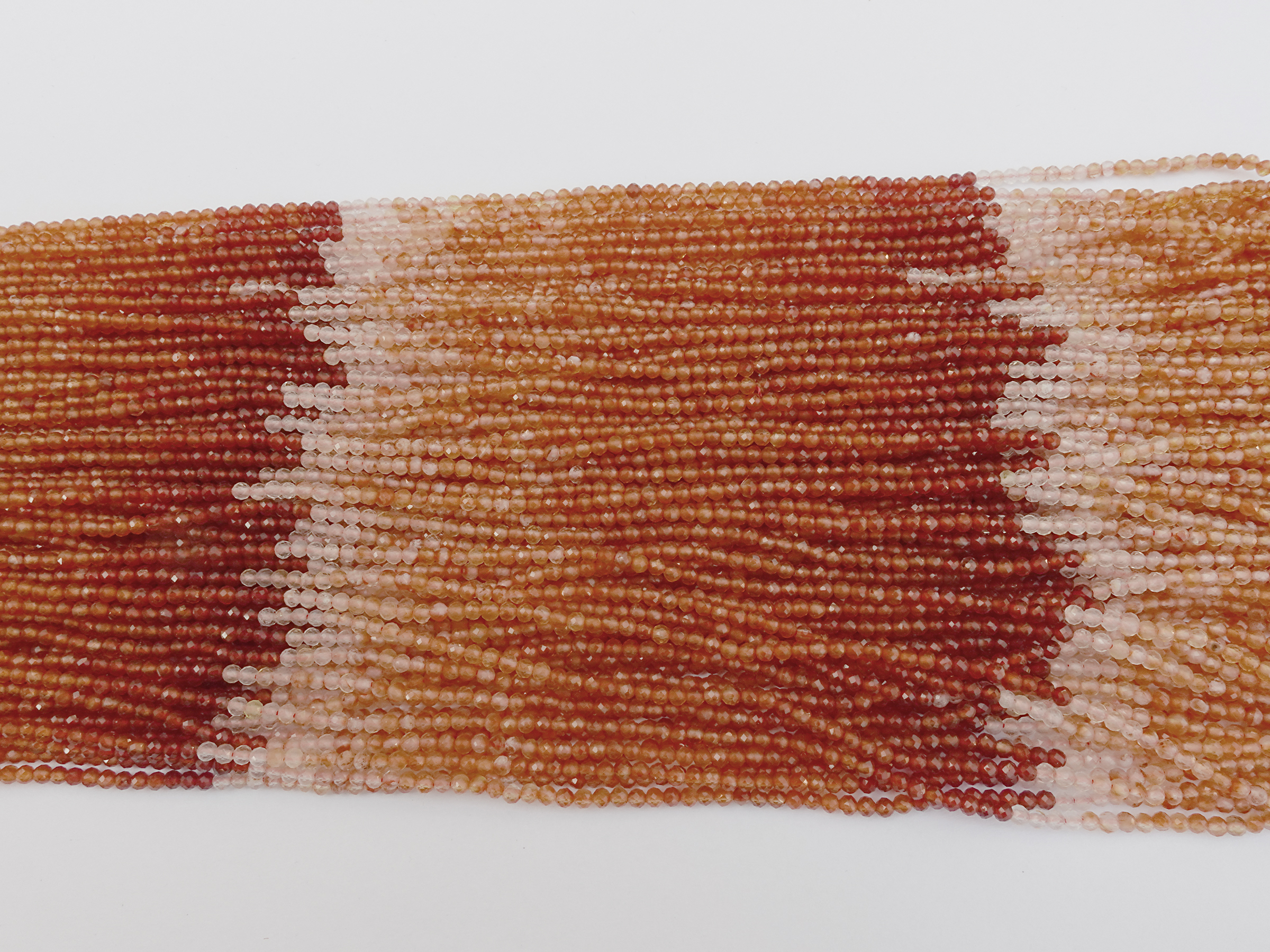 farblich sortierte, facettierte 2mm Karneol Steinperlen zum 