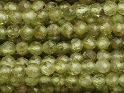 kleine facettierte Olivin Steinperlen 2mm - Nahaufnahme