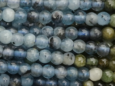 Aquamarin Steinperlen rund 3mm - Nahaufnahme