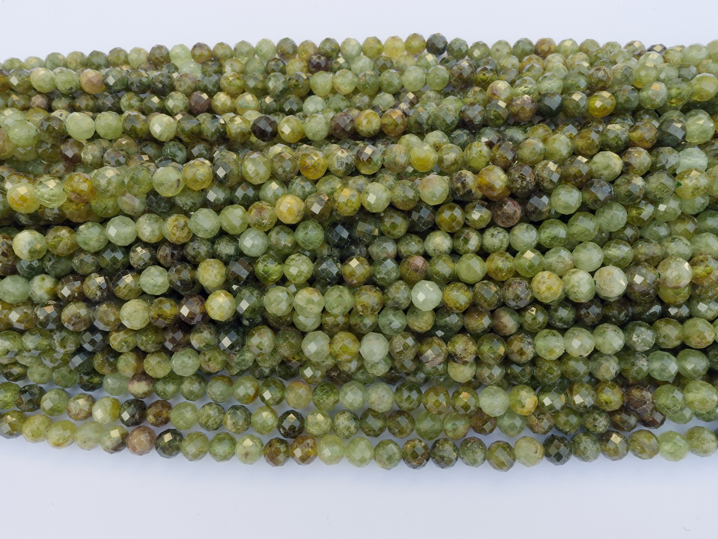 geschliffene Tsavorit Steinperlen 6mm zum Schmuckmachen