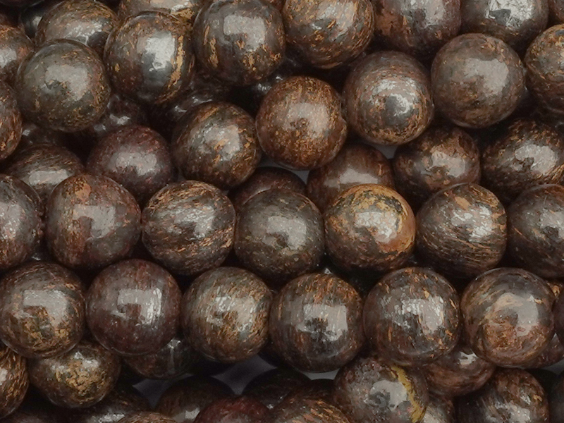runde 6mm Bronzit Steinperlen auf Strängen - Nahaufnahme