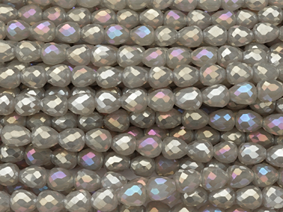 erdbeerförmige, facettierte Glitzerperlen Tropfen 4mm