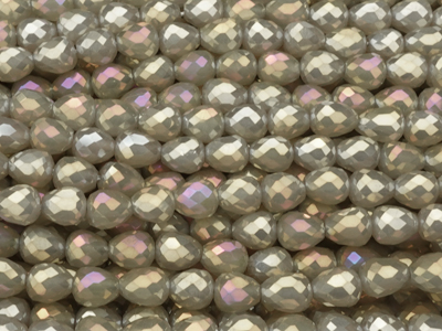 erdbeerförmige, facettierte Glitzerperlen Tropfen 4mm