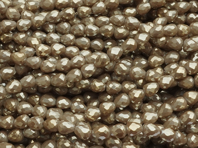 erdbeerförmige, facettierte Glitzerperlen Tropfen 4mm