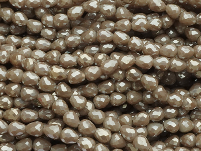 erdbeerförmige, facettierte Glitzerperlen Tropfen 4mm