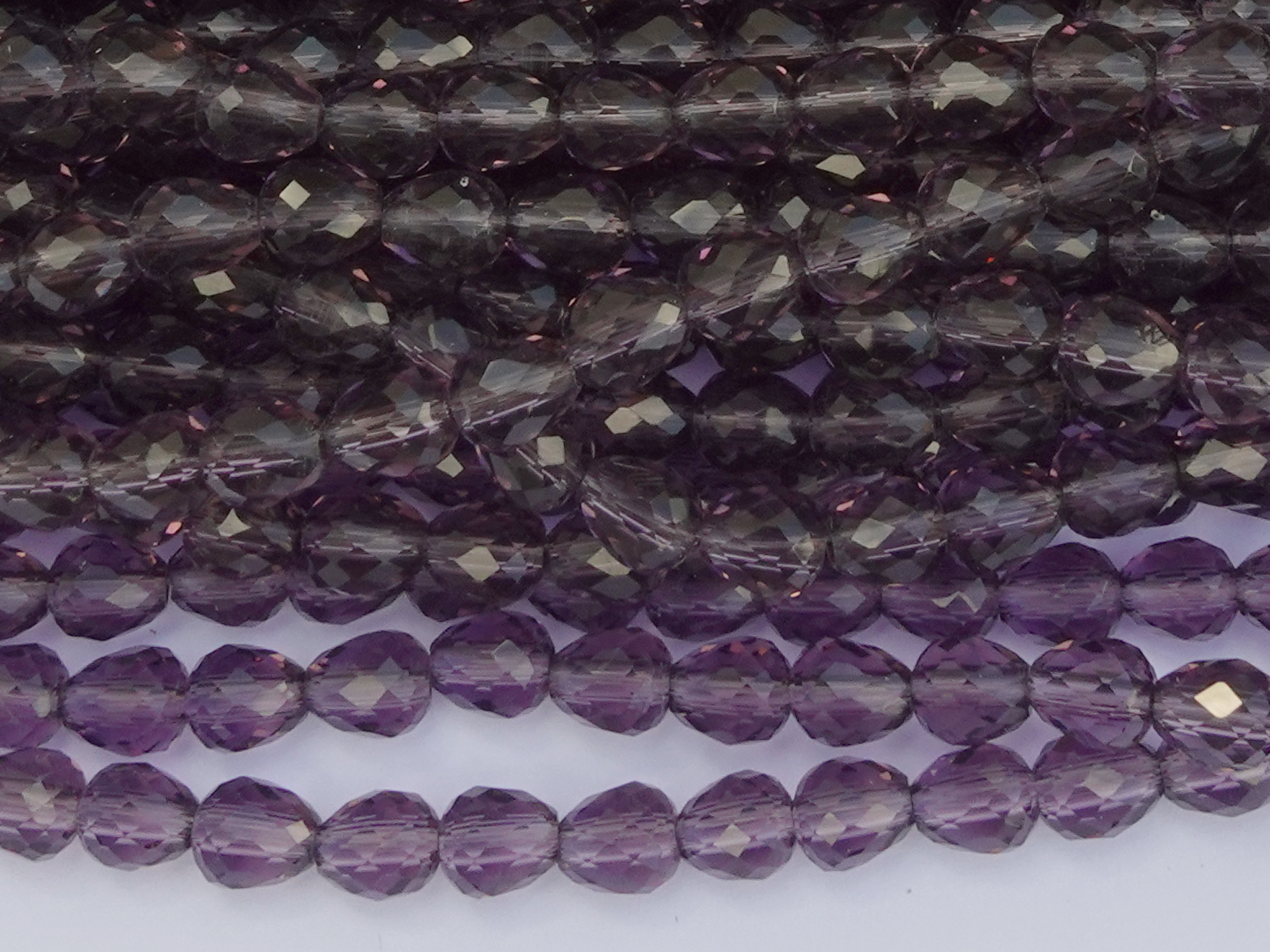 erdbeerförmige, facettierte Glitzerperlen Tropfen 4mm, Farbe