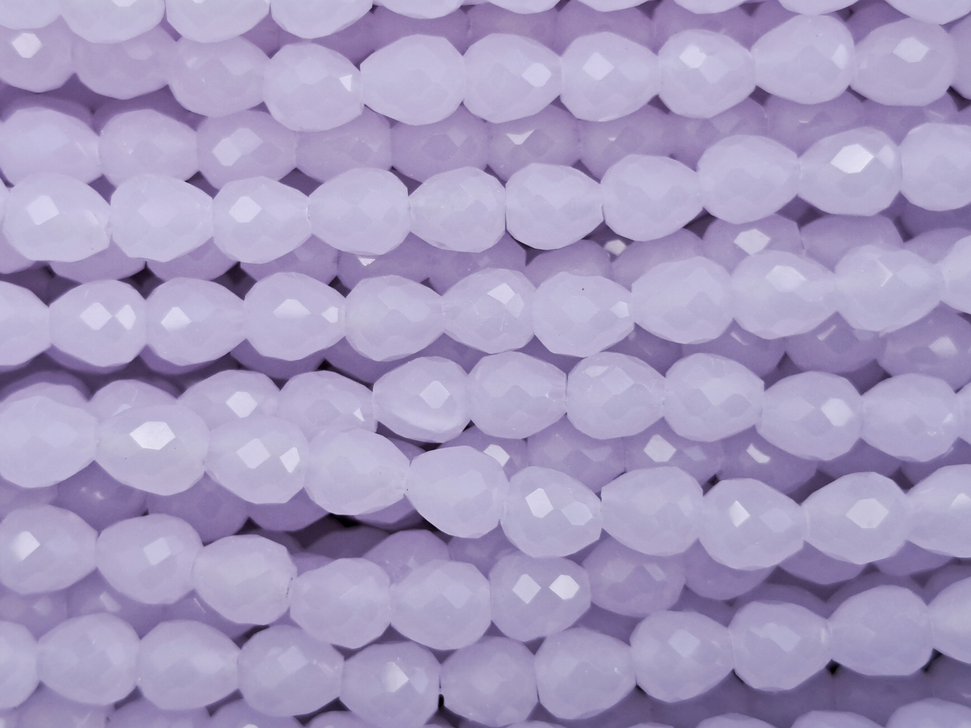 erdbeerförmige, facettierte Glitzerperlen Tropfen 4mm, Farbe