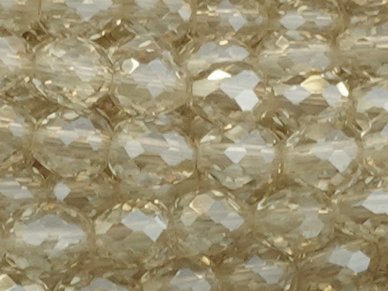 erdbeerförmige, facettierte Glasperlen Tropfen 4mm, champagn