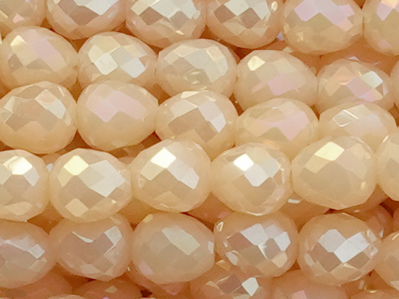 erdbeerförmige, facettierte Glasperlen Tropfen 4mm, Hautfarb