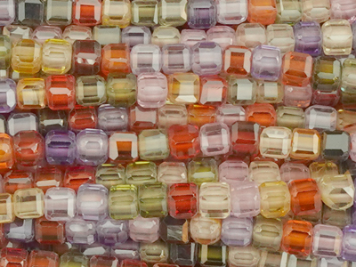 bunte würfelförmige Zirkonia Perlen 2,5mm - Nahaufnahme