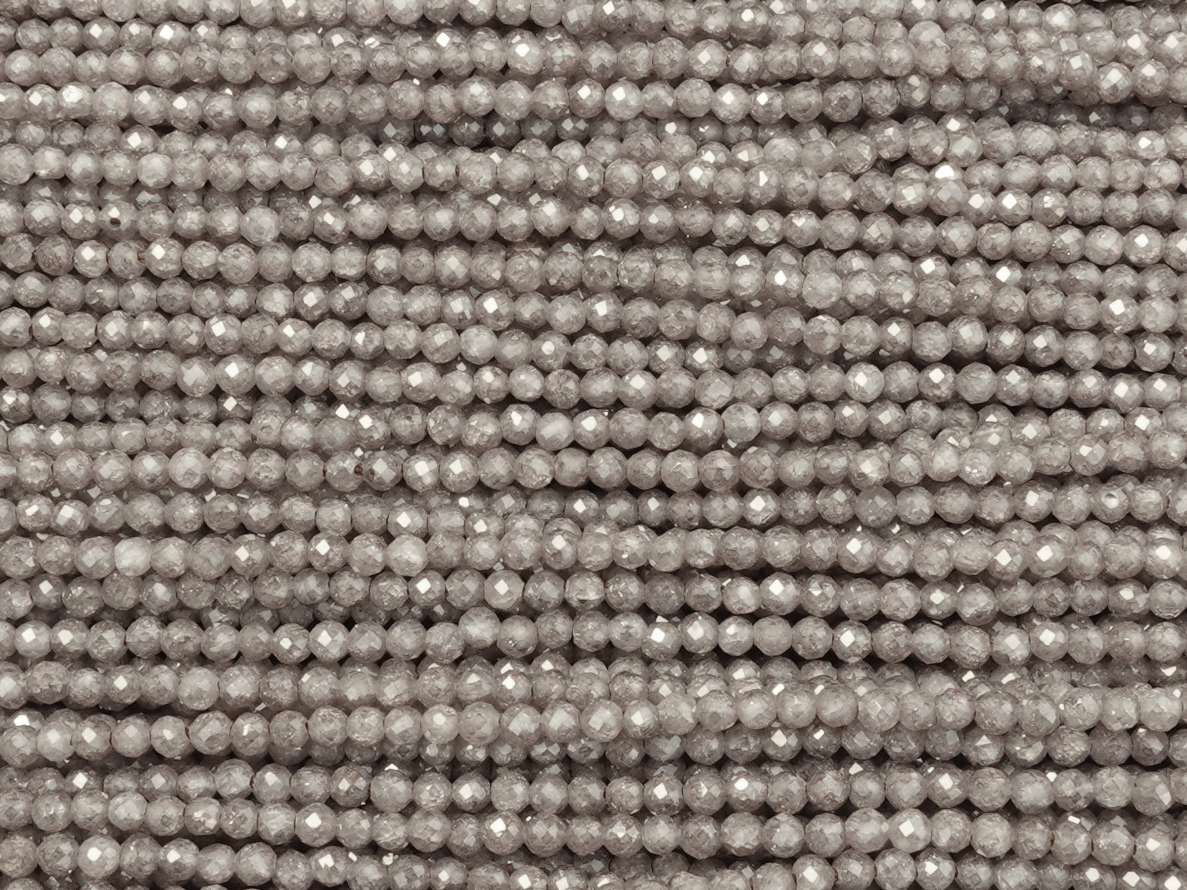 hellgraue, facettierte Zirkonia Perlen 2mm