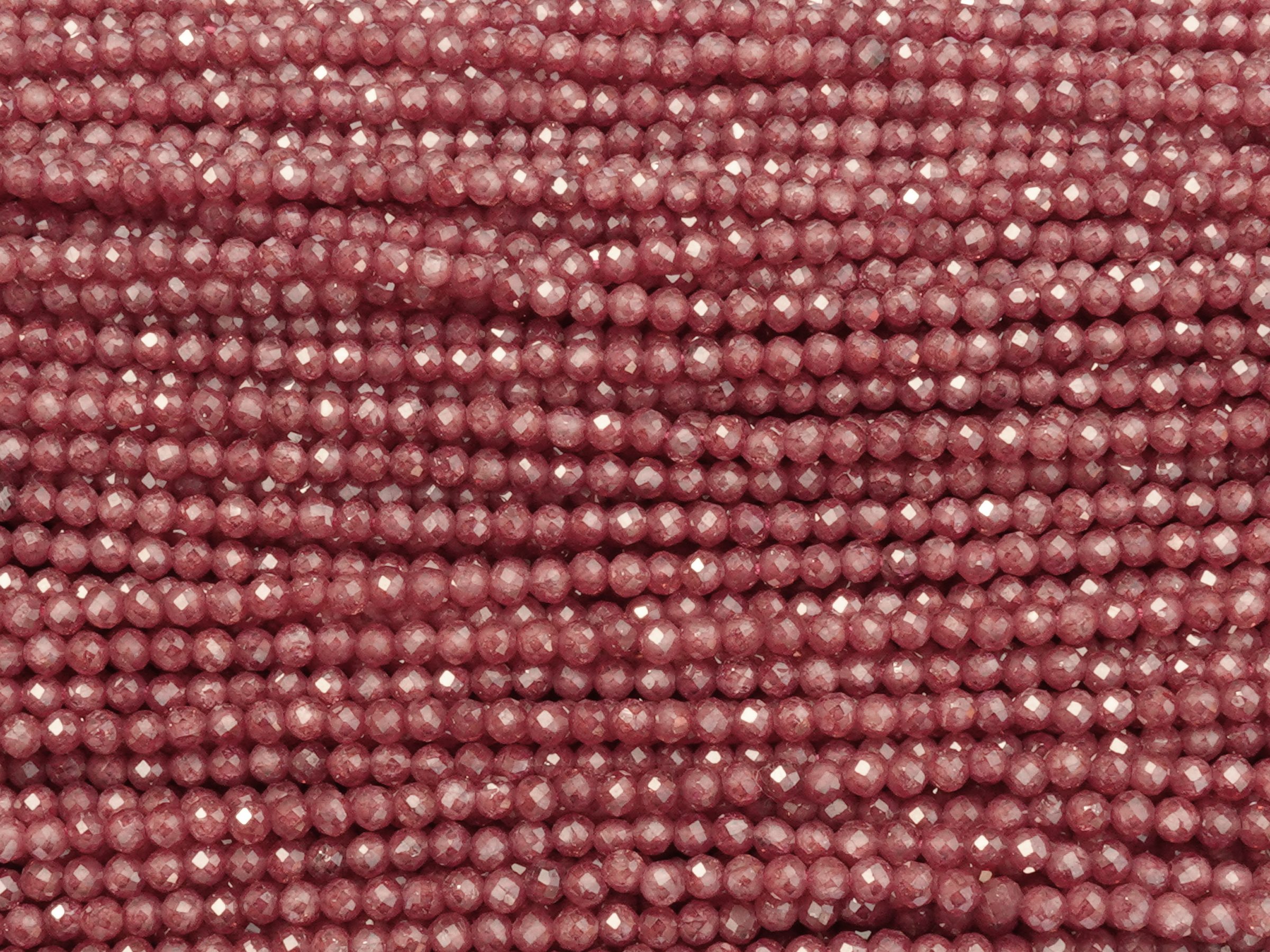 weinrote, facettierte Zirkonia Perlen 2mm