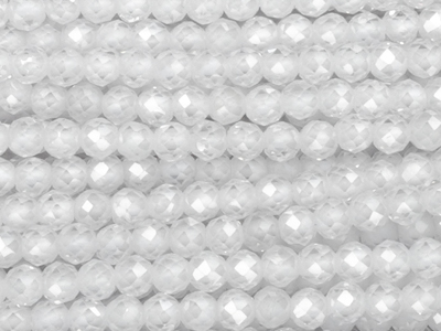 weiße facettierte Zirkonia Perlen 2mm - Nahaufnahme